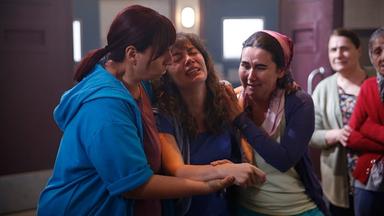 Avlu: El patio 1x10